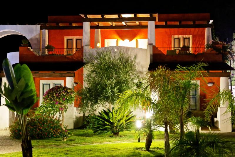 Double Room with Garden View image 4