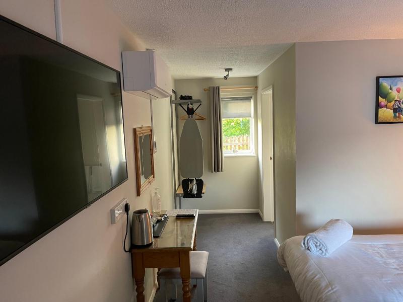 Standard Twin Room image 2