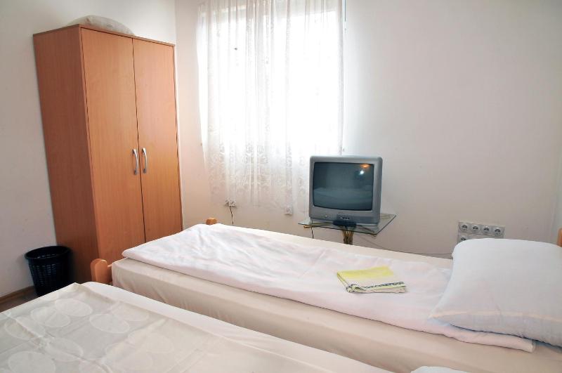 Twin Room image 2