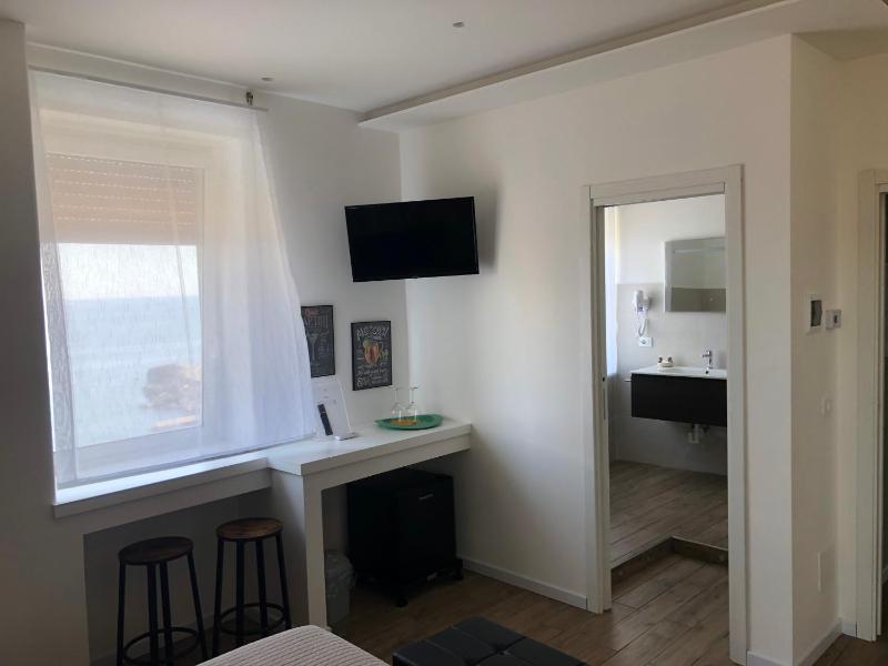 Seascape Rooms - image 9
