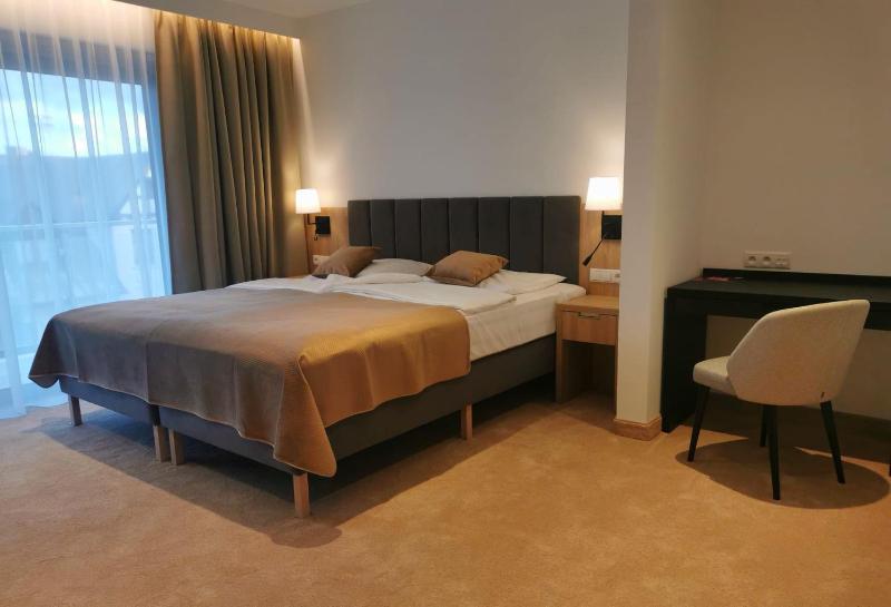 Deluxe Double Room with Kitchenette image 4