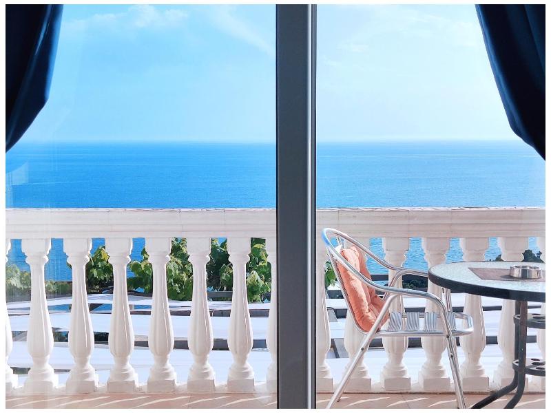 Quadruple Room with Balcony and Sea View image 1