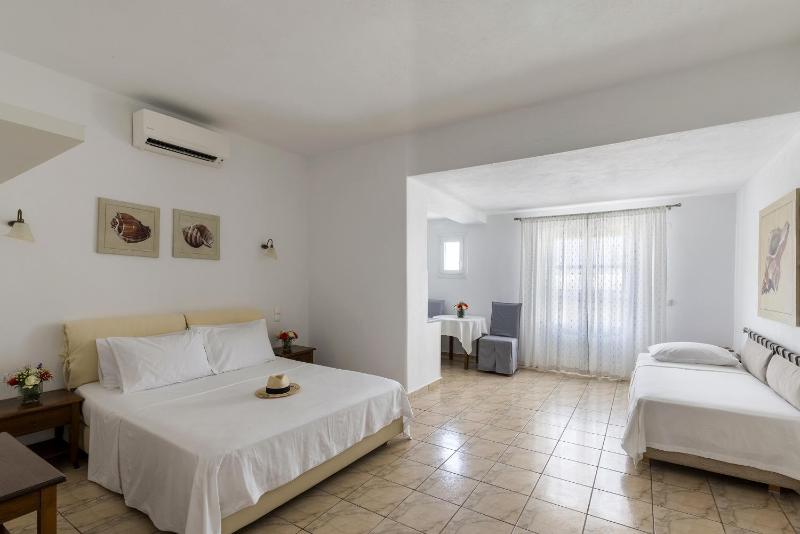 Triple Room with Garden View image 1