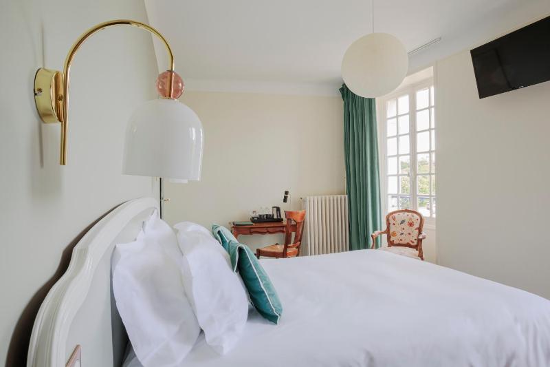 Classic Double Room image 3