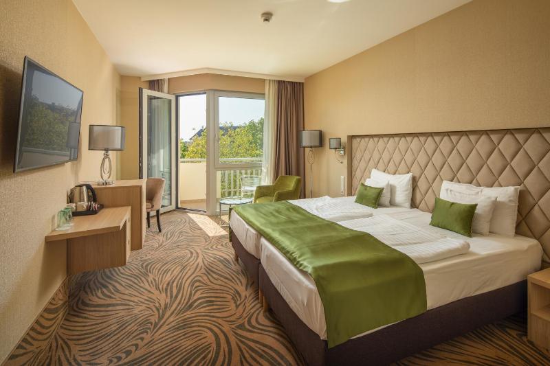 Classic Double Room with Balcony image 2