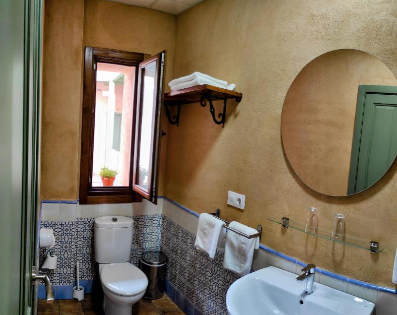 Superior Double Room image 3