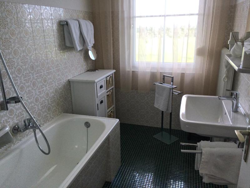 Double Room with Balcony image 3