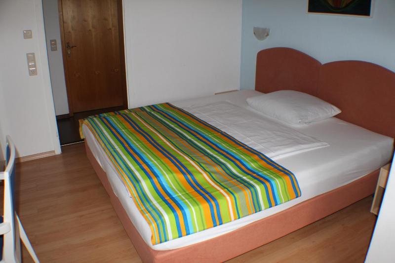Economy Double Room image 2