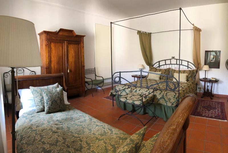 Triple Room with Garden View image 3