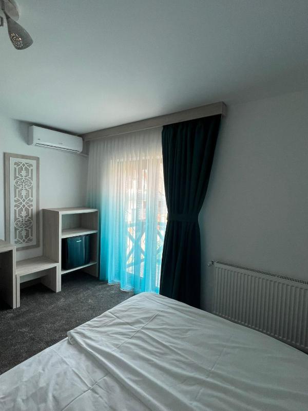 Double Room with Balcony image 2