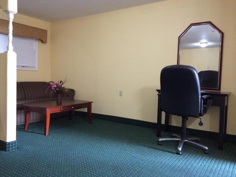 Deluxe Suite image 1