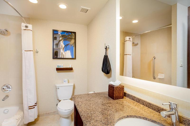 1 King Bed, Superior Room, Skyline View, Non-Smoking image 1