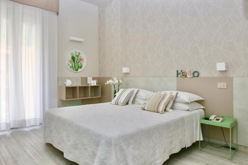 Double or Twin Room with Balcony image 4