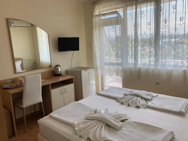 Double or Twin Room with Balcony image 4