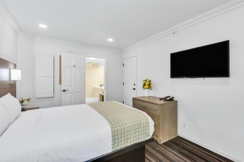 Double Bed Non-Smoking image 4