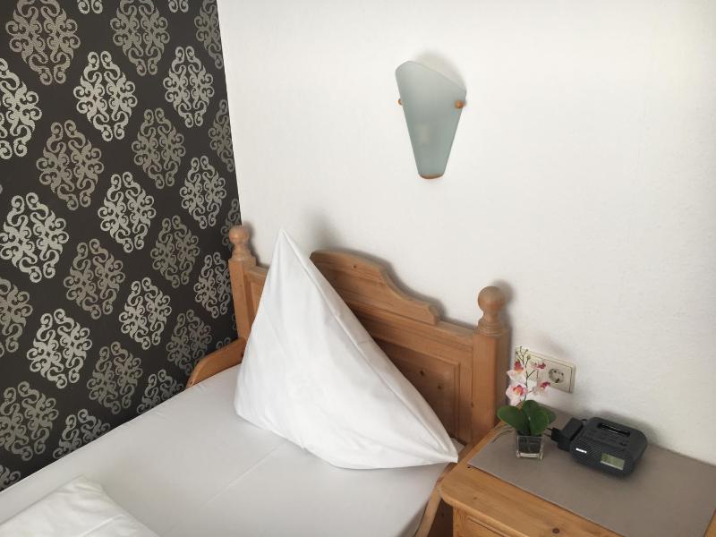 Small Twin Room image 3