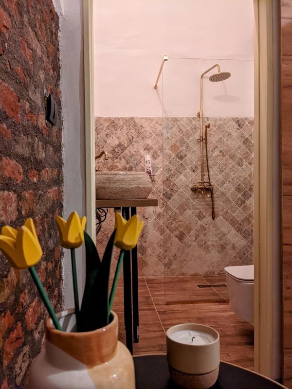 The Industrique Home - 3 Bedroom Apartment - image 9