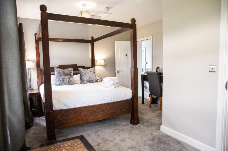 Bridal Suite image 2