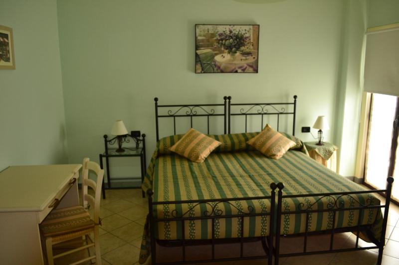 Twin Room with Private Bathroom image 2