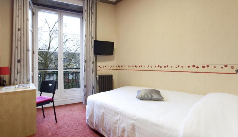 Room 1 person image 1