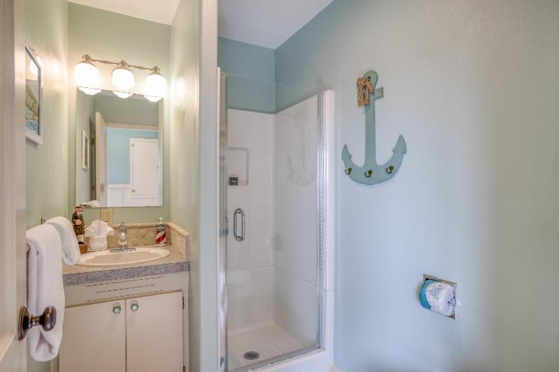 Seaview Cottage - image 25