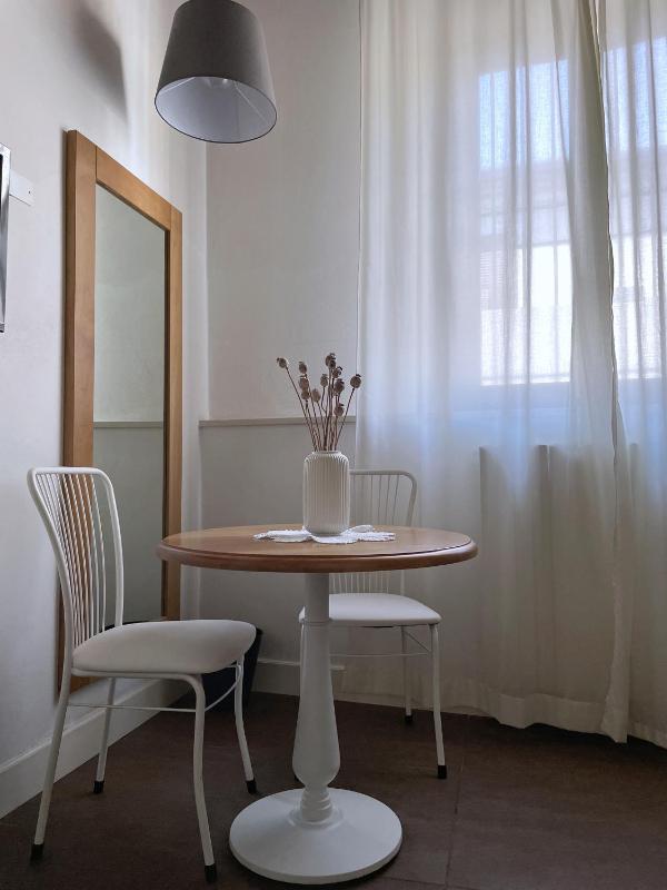 Standard Double Room image 3