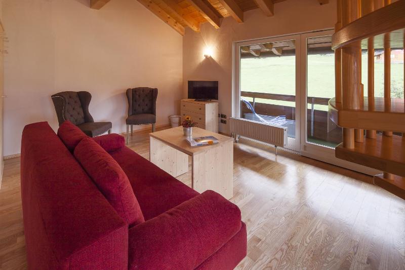 Family Room image 4