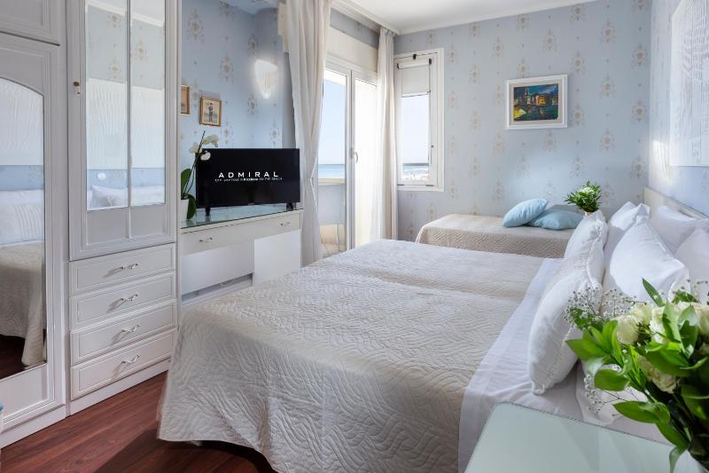 Superior Triple Room with Sea View image 4