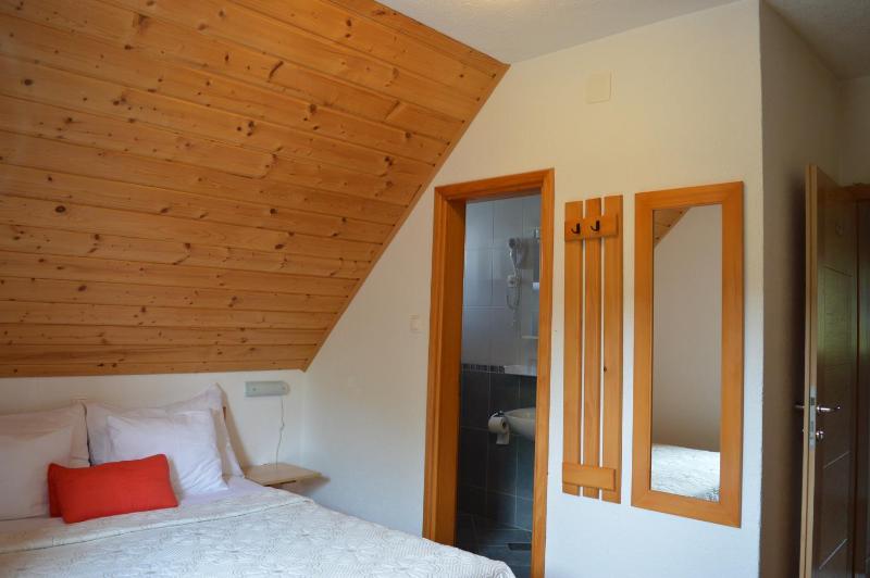 Small Double Room image 4