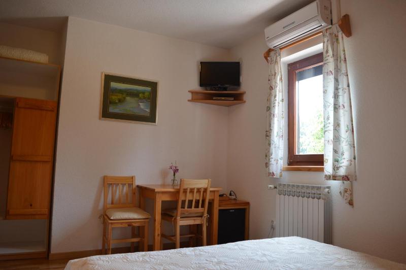 Small Double Room image 3