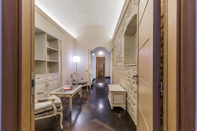Deluxe Double or Twin Room image 4