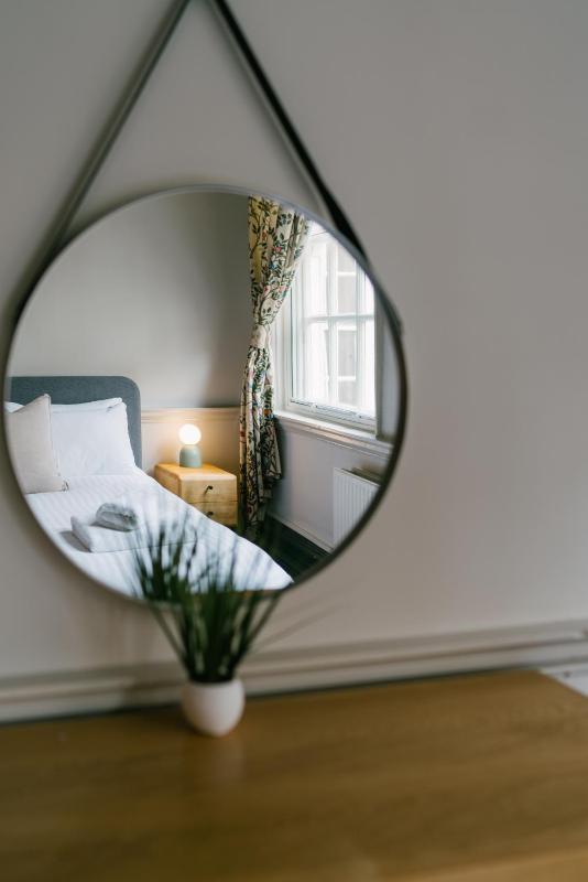 One-Bedroom Apartment image 2
