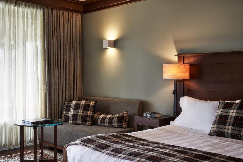 Suite with Mountain View image 3