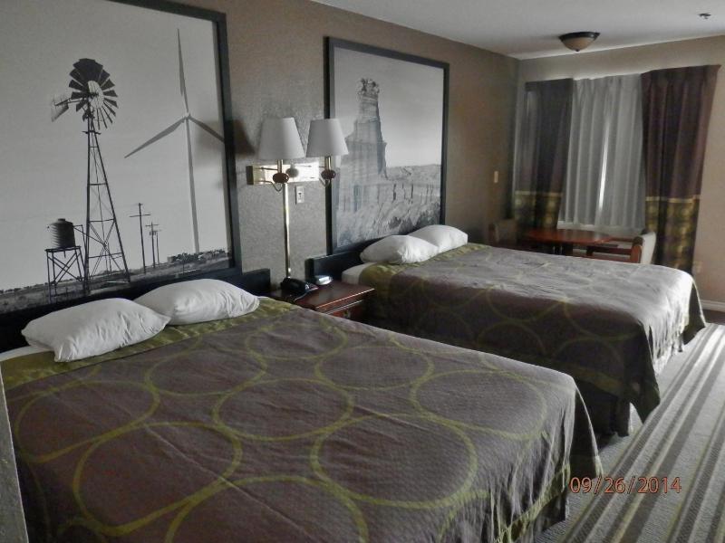 Queen Room with Two Queen Beds - Non-Smoking image 3