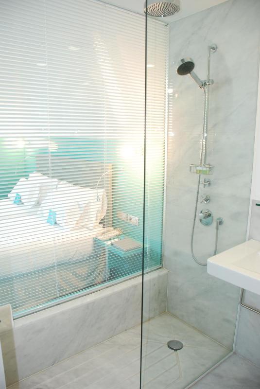Double Room image 3