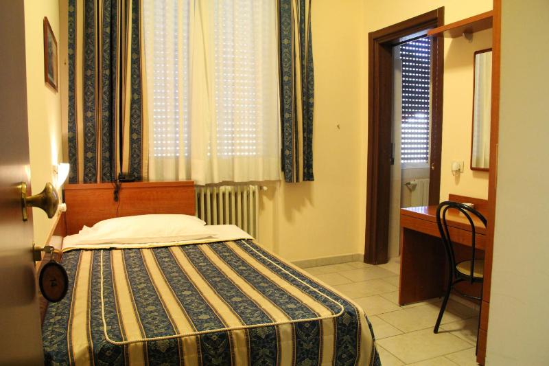 Single Room image 2