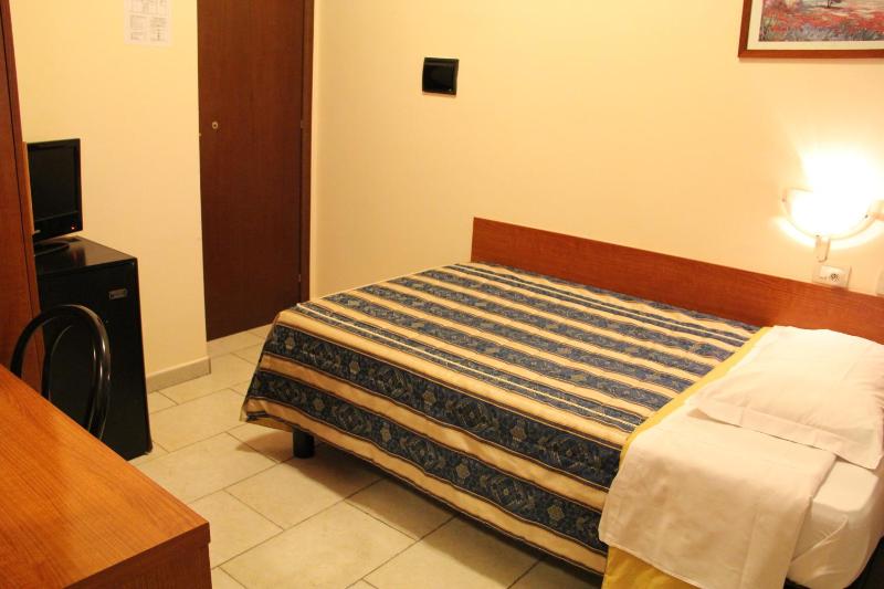 Single Room image 3