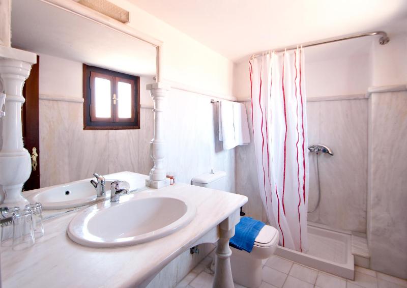 Superior Triple Room with Sea View image 2