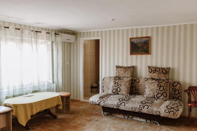 Standard Triple Room image 2