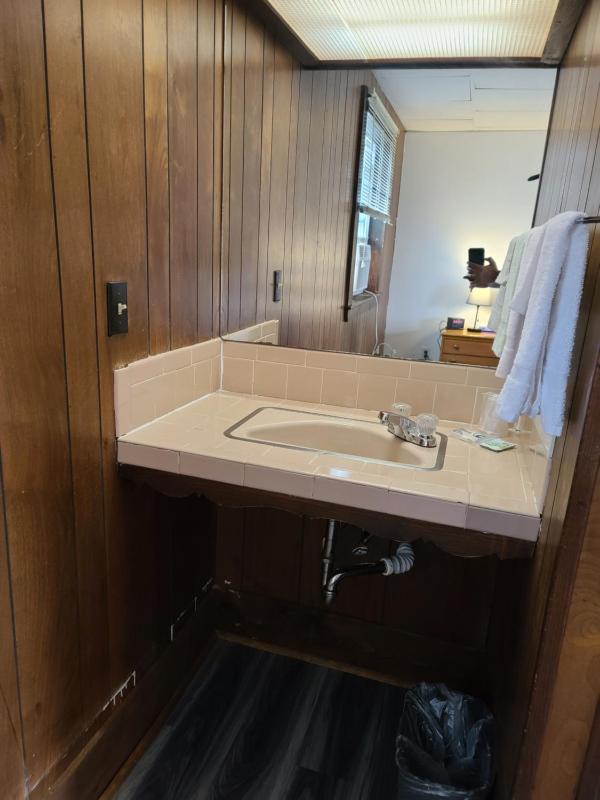 Standard King Room image 4