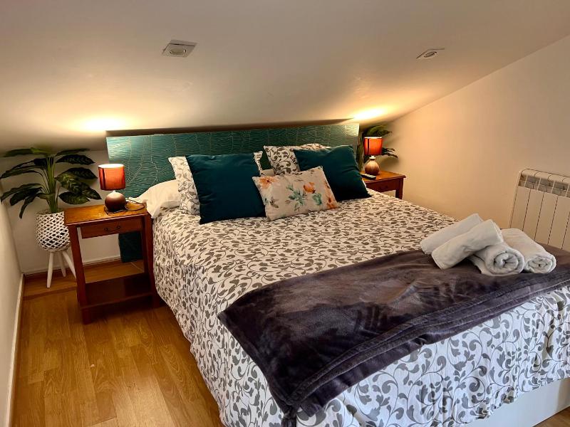 Quadruple Room with Private Bathroom image 3