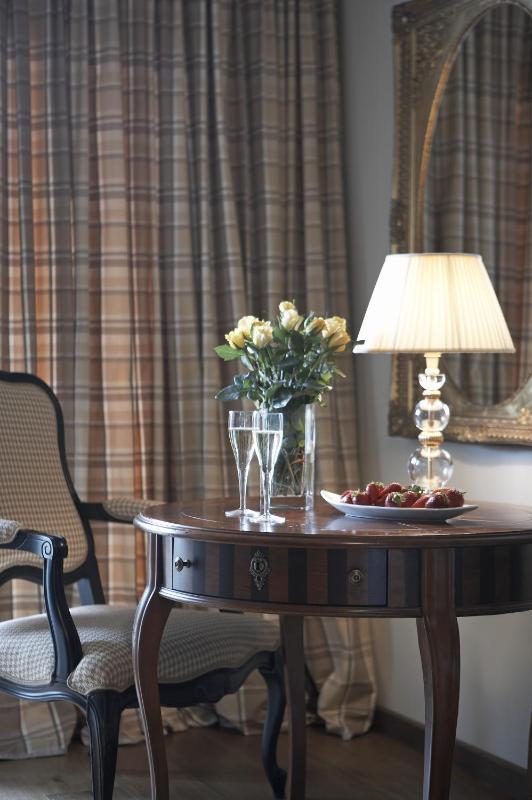 Executive Suite with Fireplace image 3
