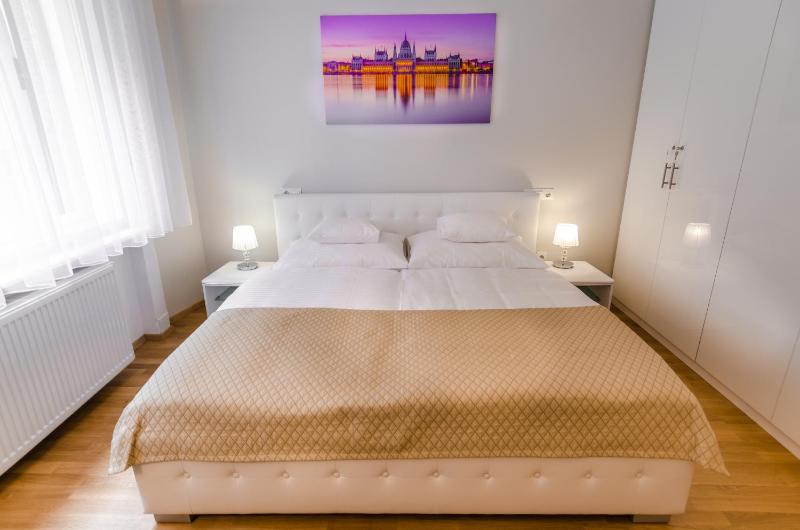 Anabelle Bed and Budapest - image 9