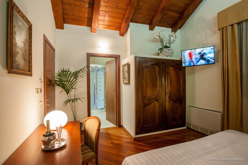 Large Single Room image 2