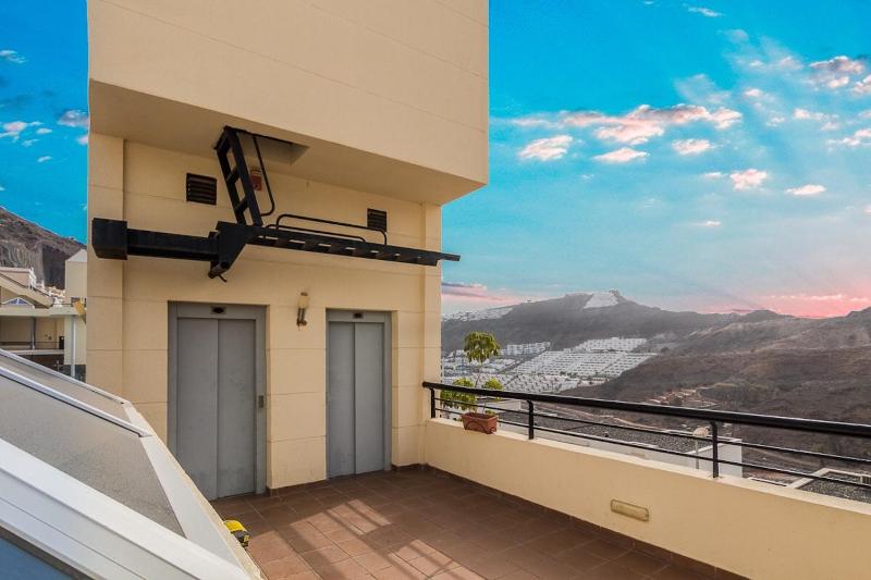 Luxury Renovated Duplex with Pools Private Jacuzzi - image 32