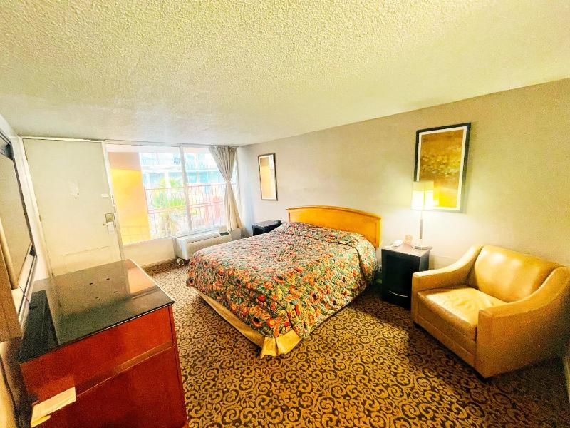 King Room image 3