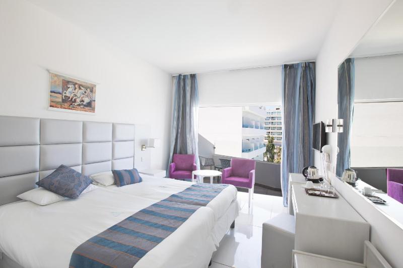 Standard Double or Twin Room with Land View image 3