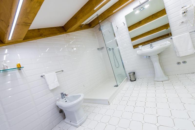 Junior Suite image 2