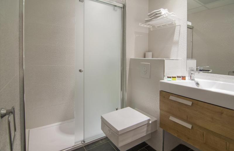 Superior Double Room with Large bed and Shower image 3