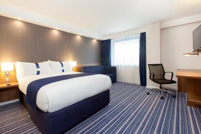 Standard Double Room with Free Hot Breakfast - Accessible image 4